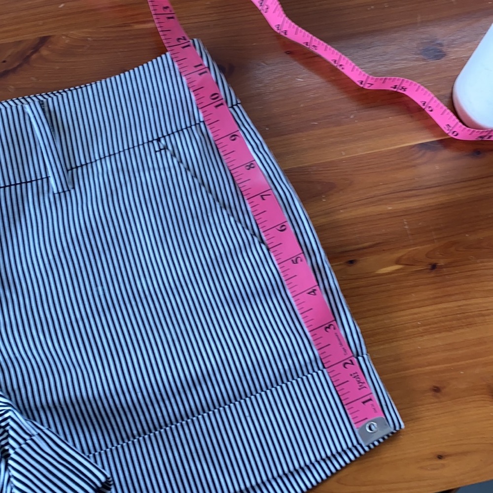 New York & Company striped shorts 0 - Picture 7 of 8
